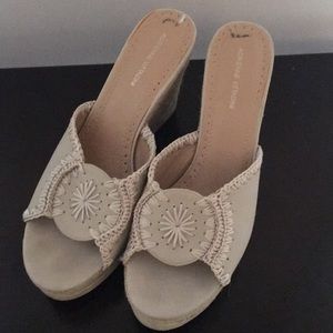 Adrienne Vittadini Leather Wedge Sandals Size 9